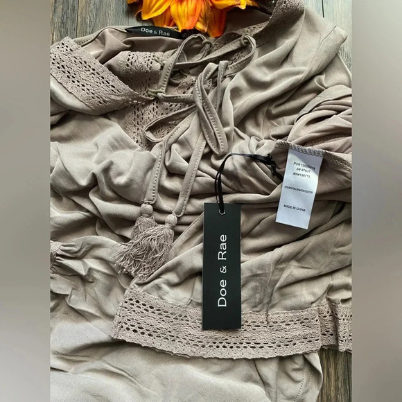 🌴3/$30🌴DOE & RAE Khaki Bell Long Sleeve Embroidered/Tasseled Boho Top NWT - Picture 8 of 10